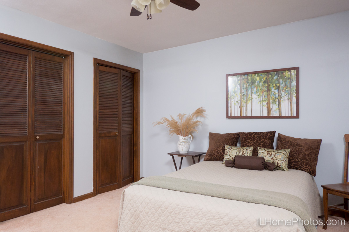 Interior bedroom photograph for real estate in Peoria, IL :: Illinois Home Photography by Michael Gowin, Lincoln, IL