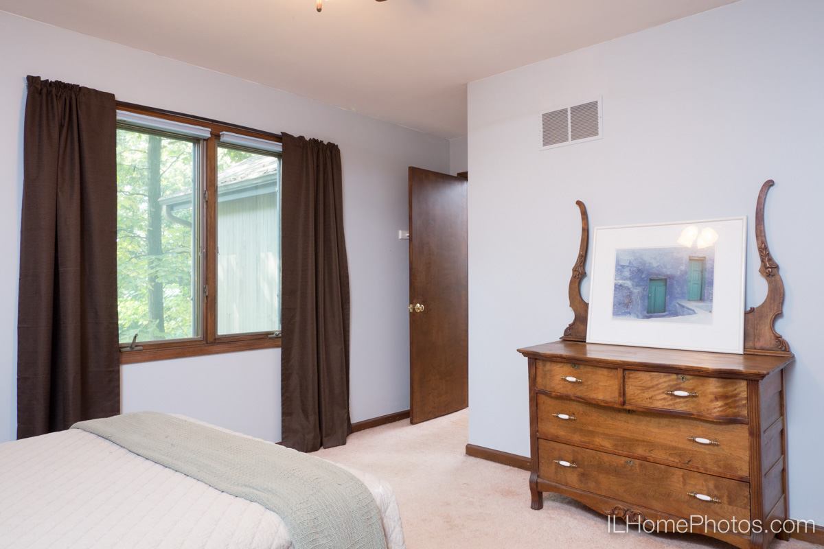 Interior bedroom photograph for real estate in Peoria, IL :: Illinois Home Photography by Michael Gowin, Lincoln, IL