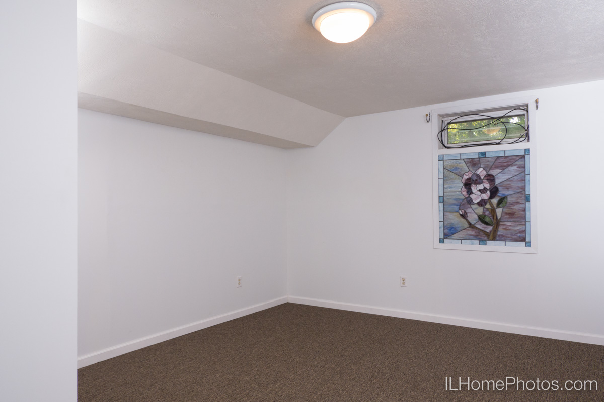 Interior bedroom photograph for real estate in Peoria, IL :: Illinois Home Photography by Michael Gowin, Lincoln, IL