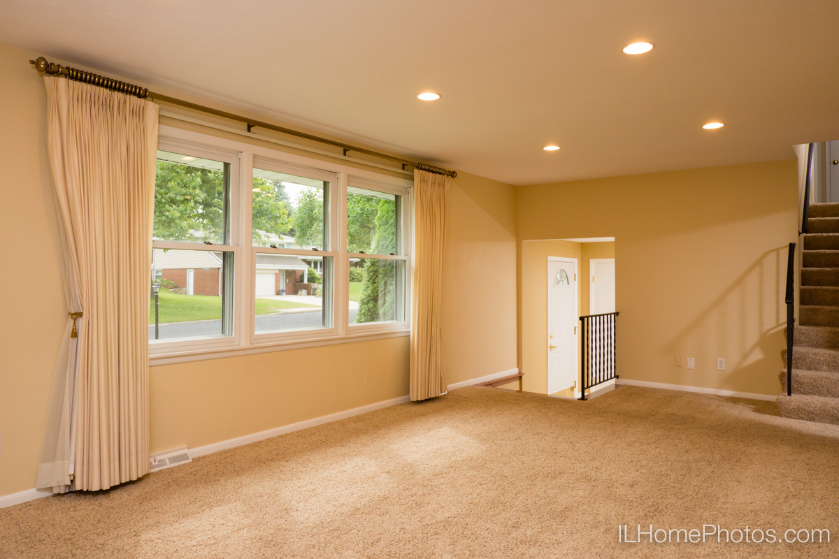 Interior living room photograph for real estate in Peoria, IL :: Illinois Home Photography by Michael Gowin, Lincoln, IL