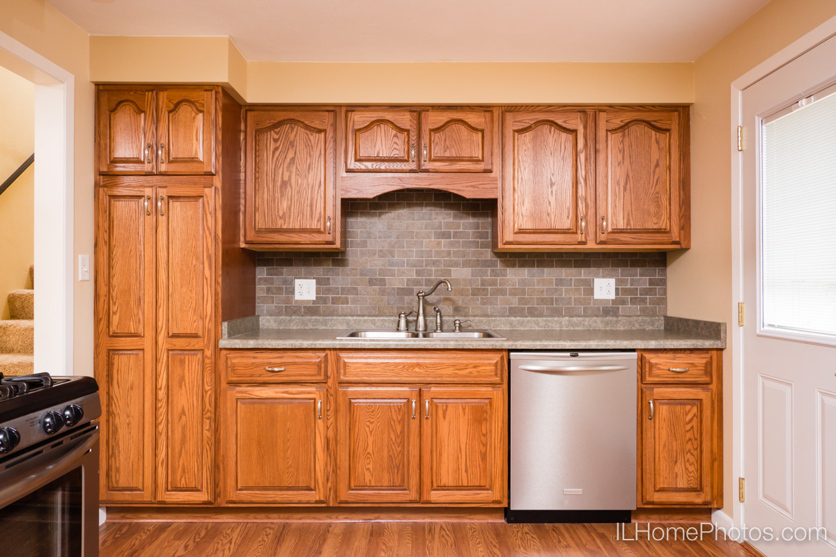 Interior kitchen photograph for real estate in Peoria, IL :: Illinois Home Photography by Michael Gowin, Lincoln, IL