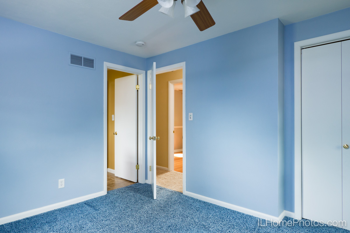 Interior bedroom photograph for real estate in Peoria, IL :: Illinois Home Photography by Michael Gowin, Lincoln, IL