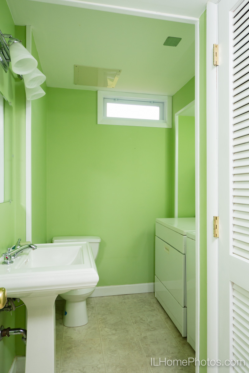 Interior bathroom and laundry room photograph for real estate in Peoria, IL :: Illinois Home Photography by Michael Gowin, Lincoln, IL