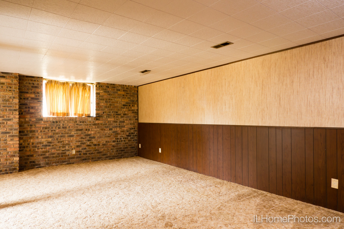 Interior family room photograph for real estate in Peoria, IL :: Illinois Home Photography by Michael Gowin, Lincoln, IL
