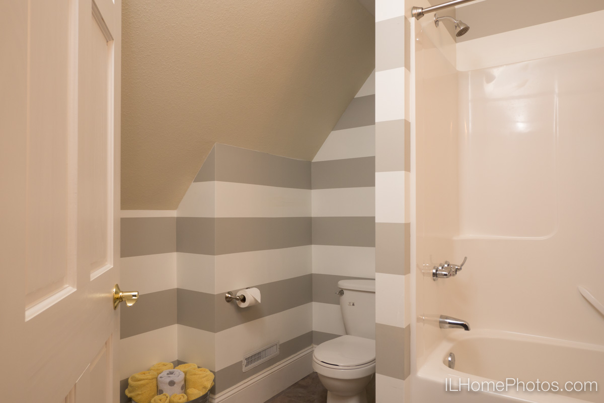 Interior home bathroom photograph for real estate in Delavan, IL :: Illinois Home Photography by Michael Gowin, Lincoln, IL