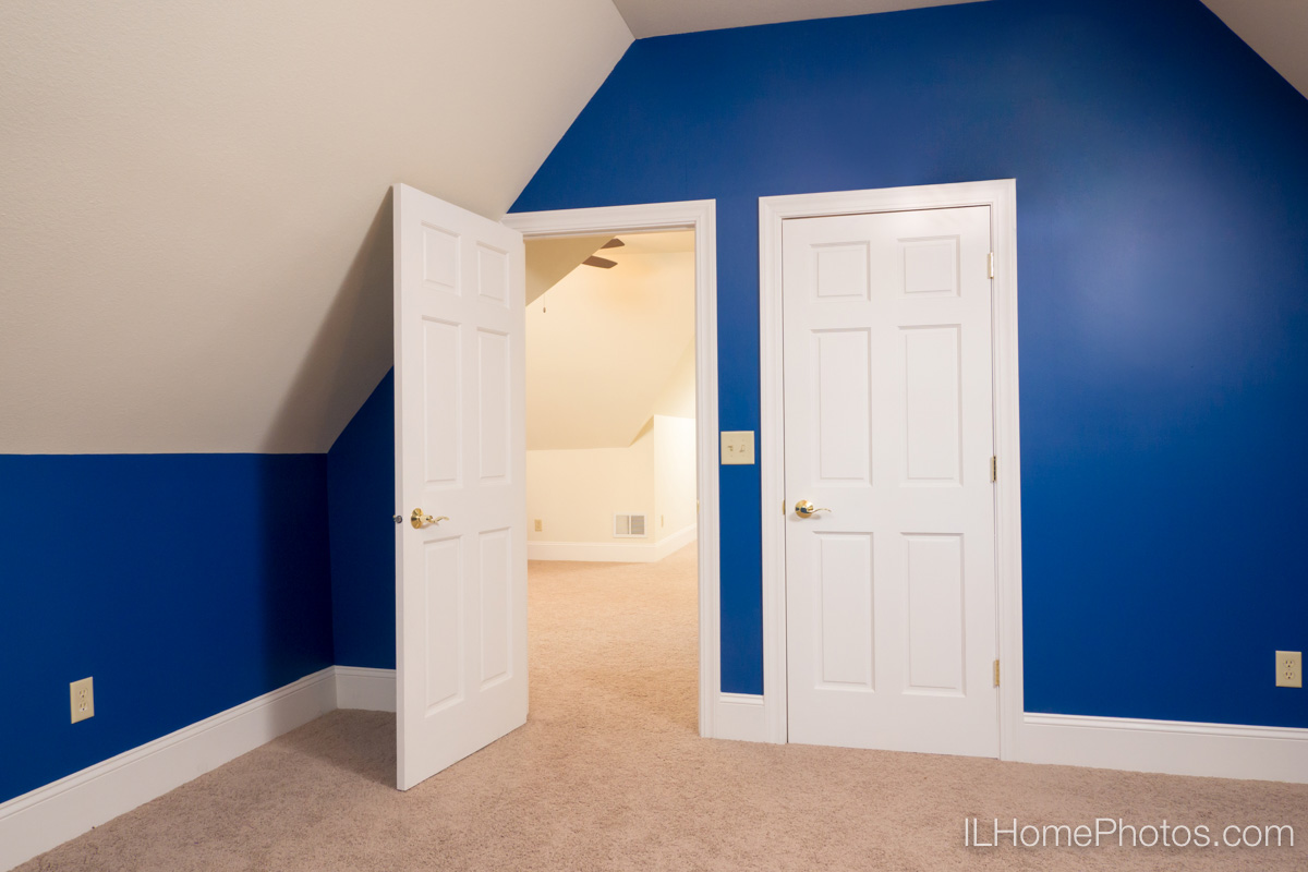 Interior home child's bedroom photograph for real estate in Delavan, IL :: Illinois Home Photography by Michael Gowin, Lincoln, IL