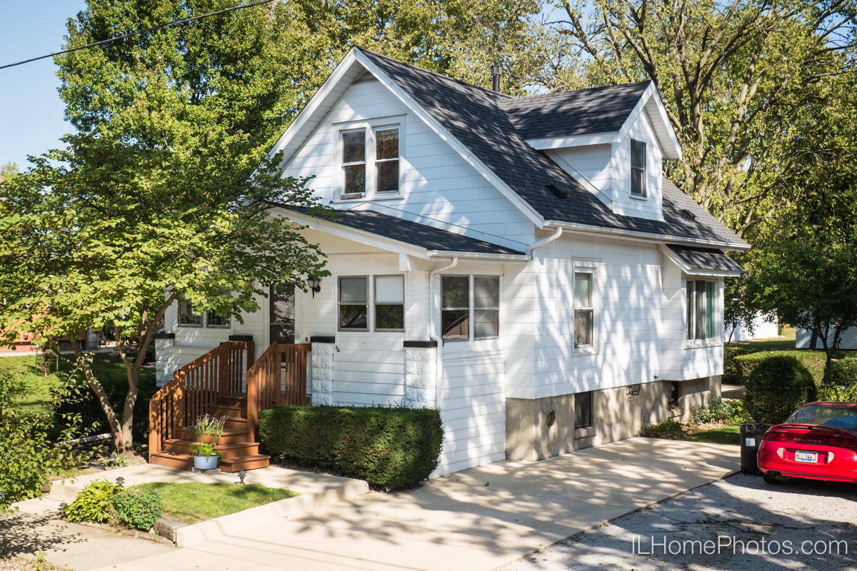 Exterior home photograph for real estate in Bloomington, IL :: Illinois Home Photography by Michael Gowin, Lincoln, IL