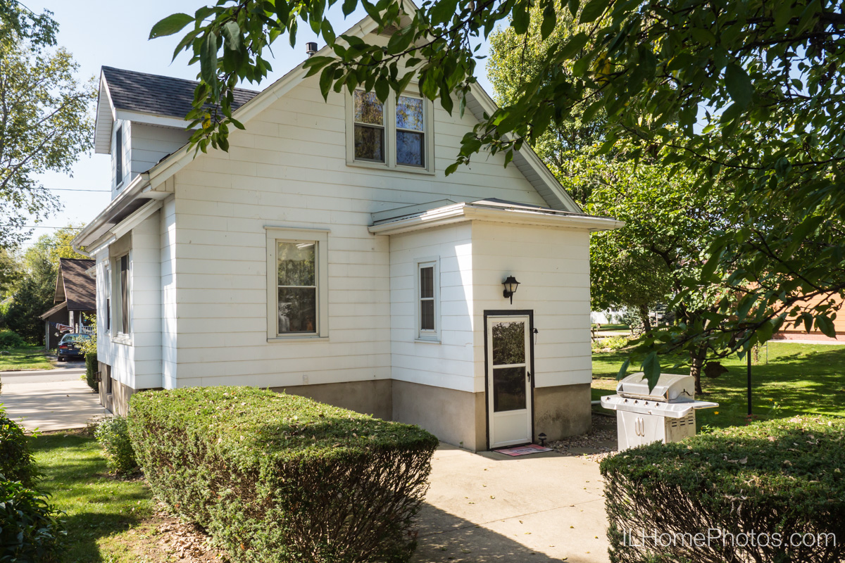 Exterior home photograph for real estate in Bloomington, IL :: Illinois Home Photography by Michael Gowin, Lincoln, IL