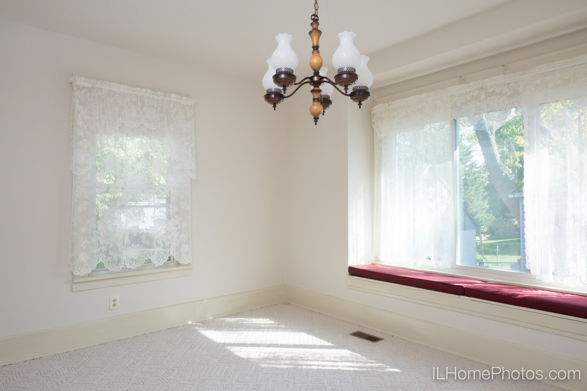 Interior dining room photograph for real estate in Bloomington, IL :: Illinois Home Photography by Michael Gowin, Lincoln, IL