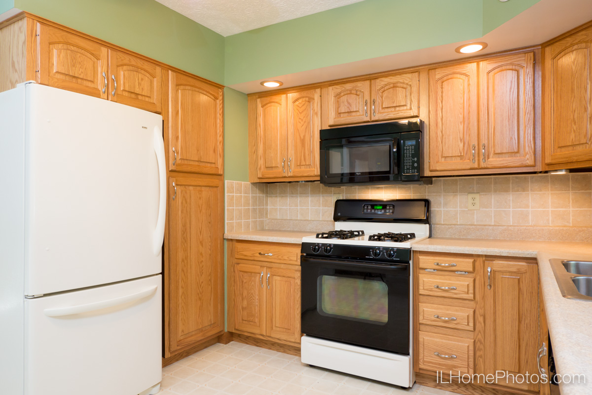 Interior kitchen photograph for real estate in Bloomington, IL :: Illinois Home Photography by Michael Gowin, Lincoln, IL
