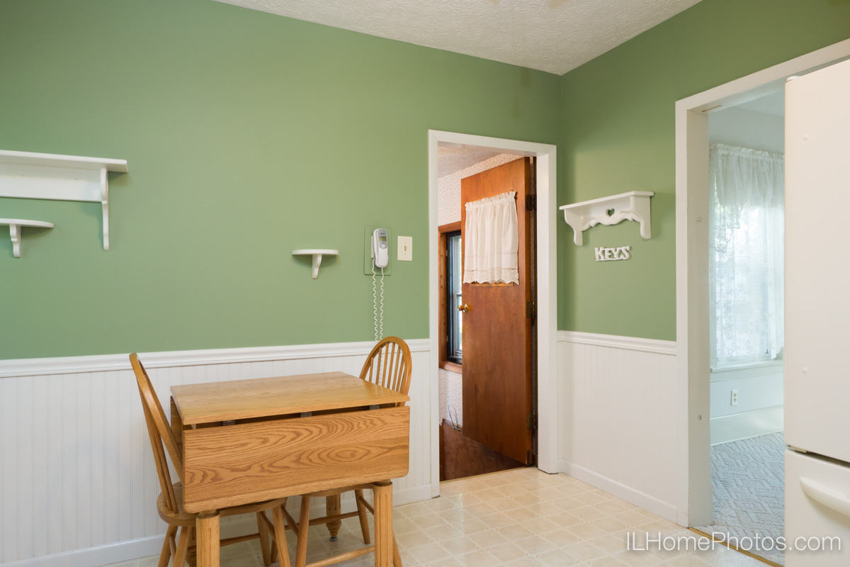 Interior kitchen photograph for real estate in Bloomington, IL :: Illinois Home Photography by Michael Gowin, Lincoln, IL