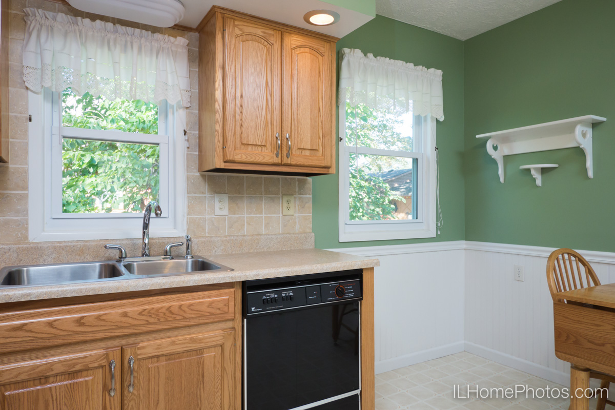 Interior kitchen photograph for real estate in Bloomington, IL :: Illinois Home Photography by Michael Gowin, Lincoln, IL