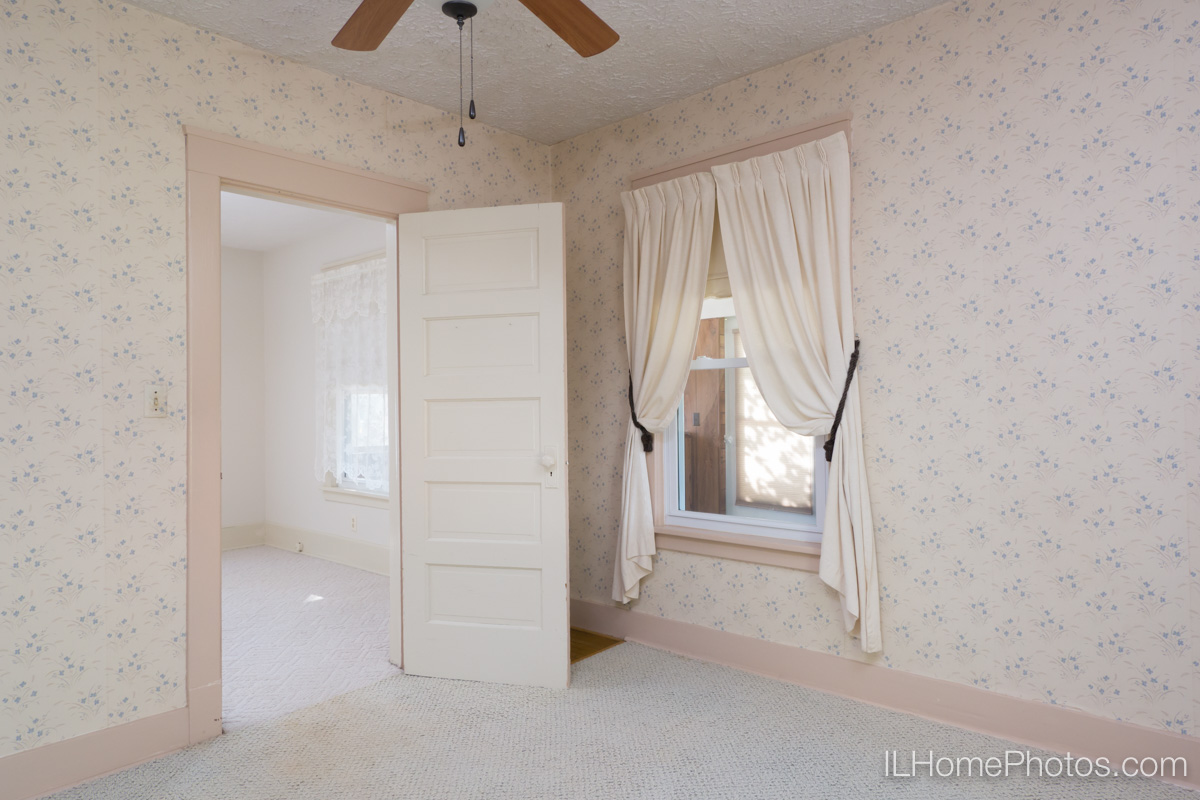 Interior bedroom photograph for real estate in Bloomington, IL :: Illinois Home Photography by Michael Gowin, Lincoln, IL