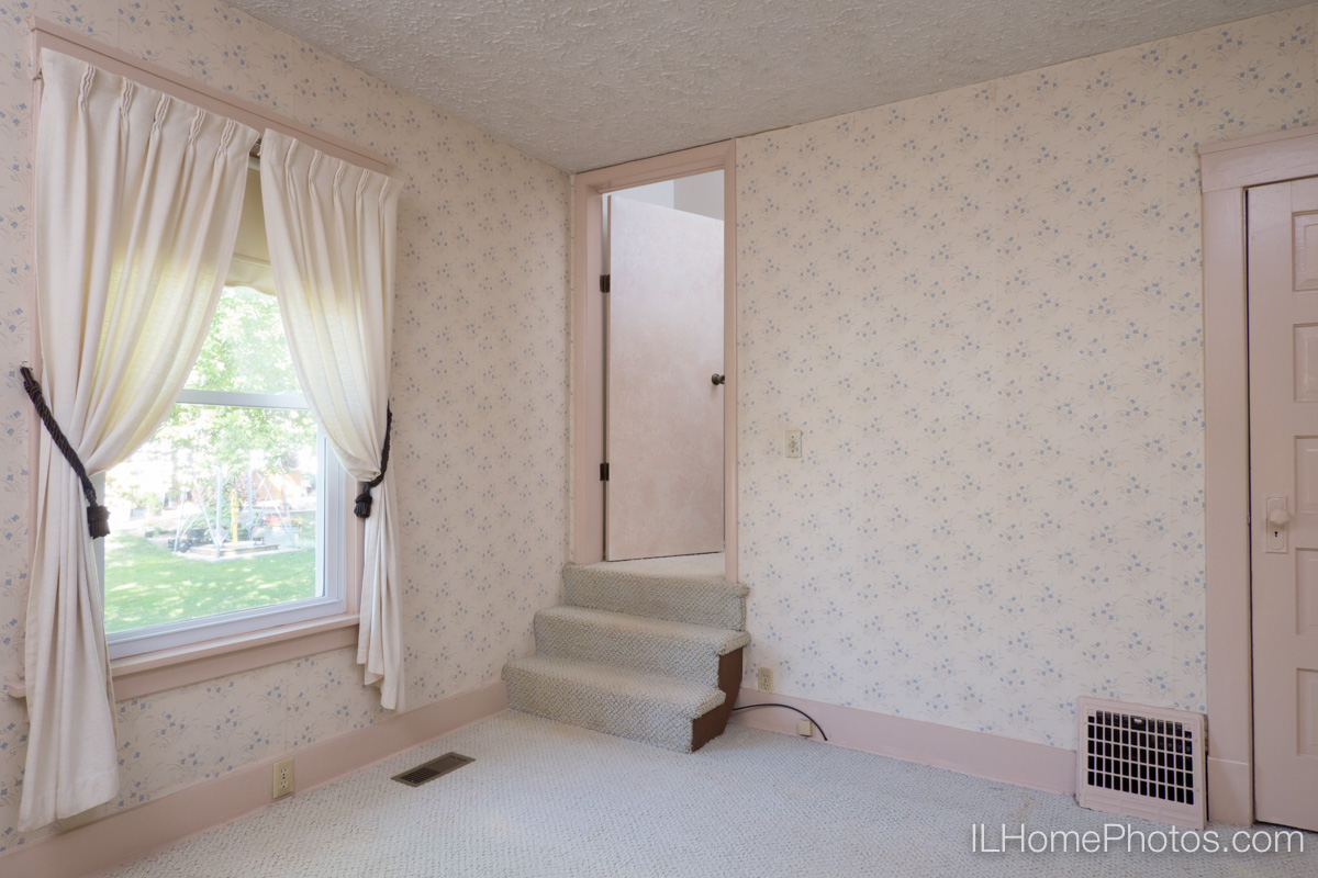 Interior bedroom photograph for real estate in Bloomington, IL :: Illinois Home Photography by Michael Gowin, Lincoln, IL