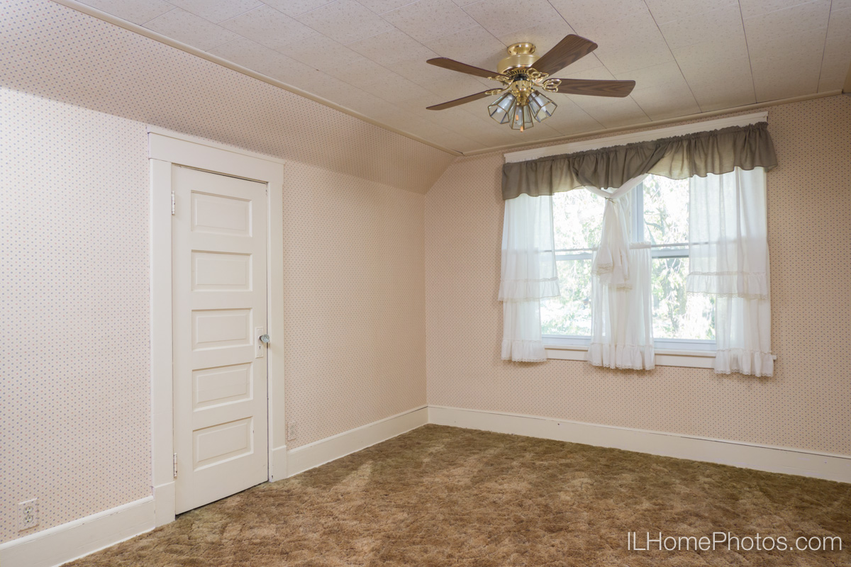 Interior bedroom photograph for real estate in Bloomington, IL :: Illinois Home Photography by Michael Gowin, Lincoln, IL