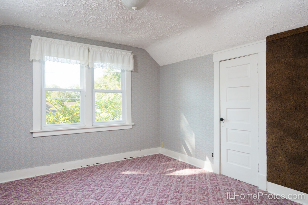 Interior bedroom photograph for real estate in Bloomington, IL :: Illinois Home Photography by Michael Gowin, Lincoln, IL