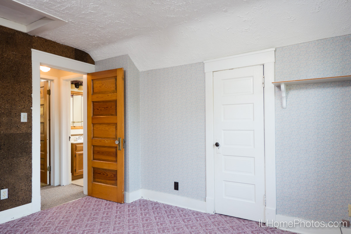 Interior bedroom photograph for real estate in Bloomington, IL :: Illinois Home Photography by Michael Gowin, Lincoln, IL