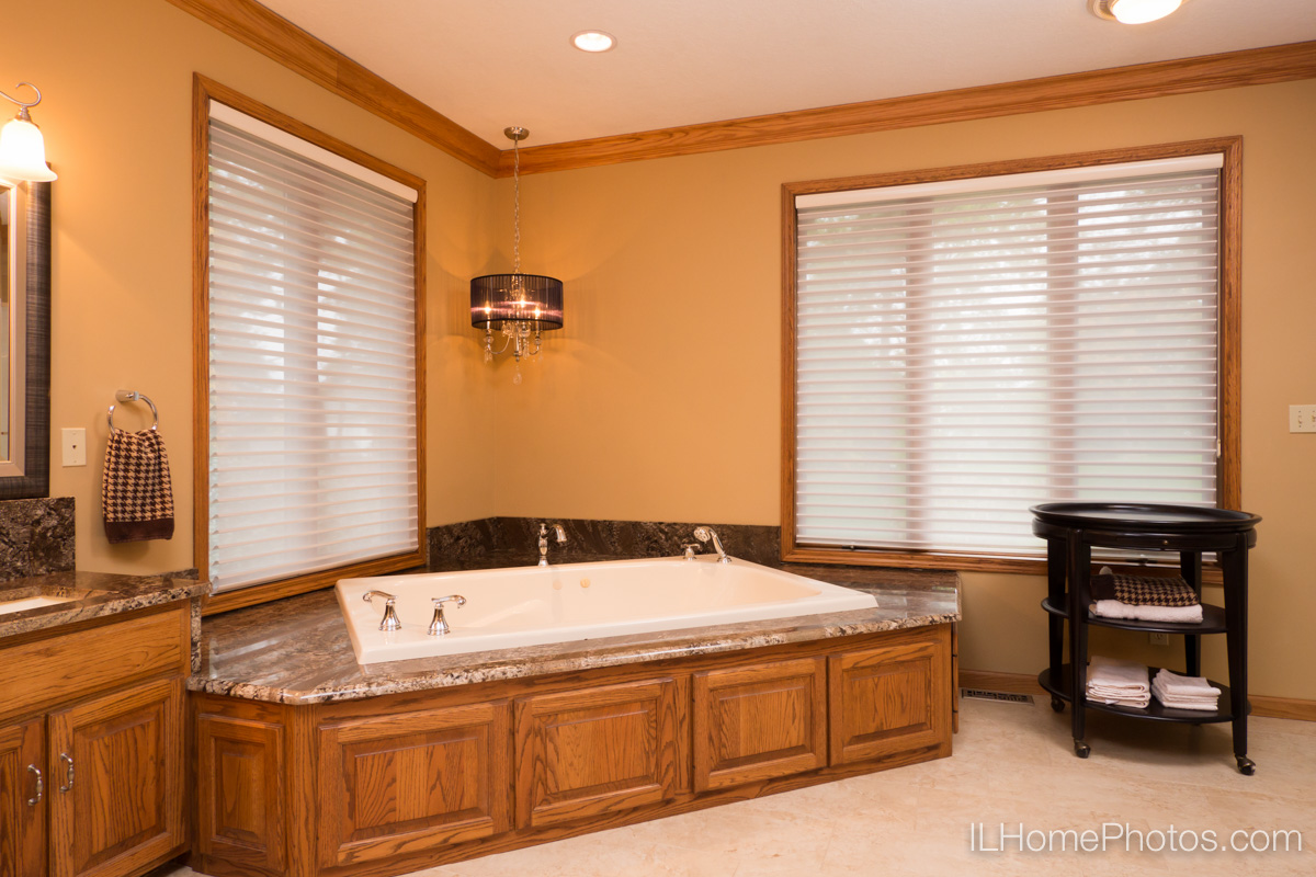 Interior master bathroom photograph for real estate in Elkhart, IL :: Illinois Home Photography by Michael Gowin, Lincoln, IL