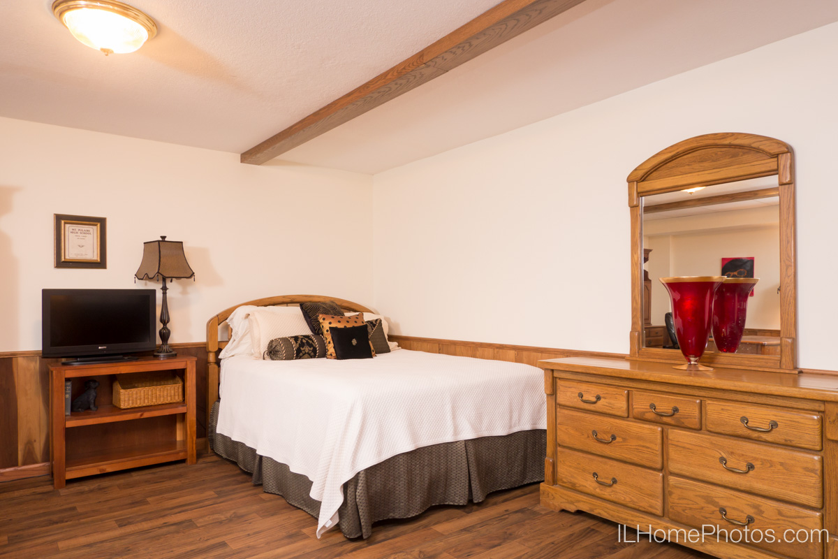 Interior bedroom photograph for real estate in Elkhart, IL :: Illinois Home Photography by Michael Gowin, Lincoln, IL