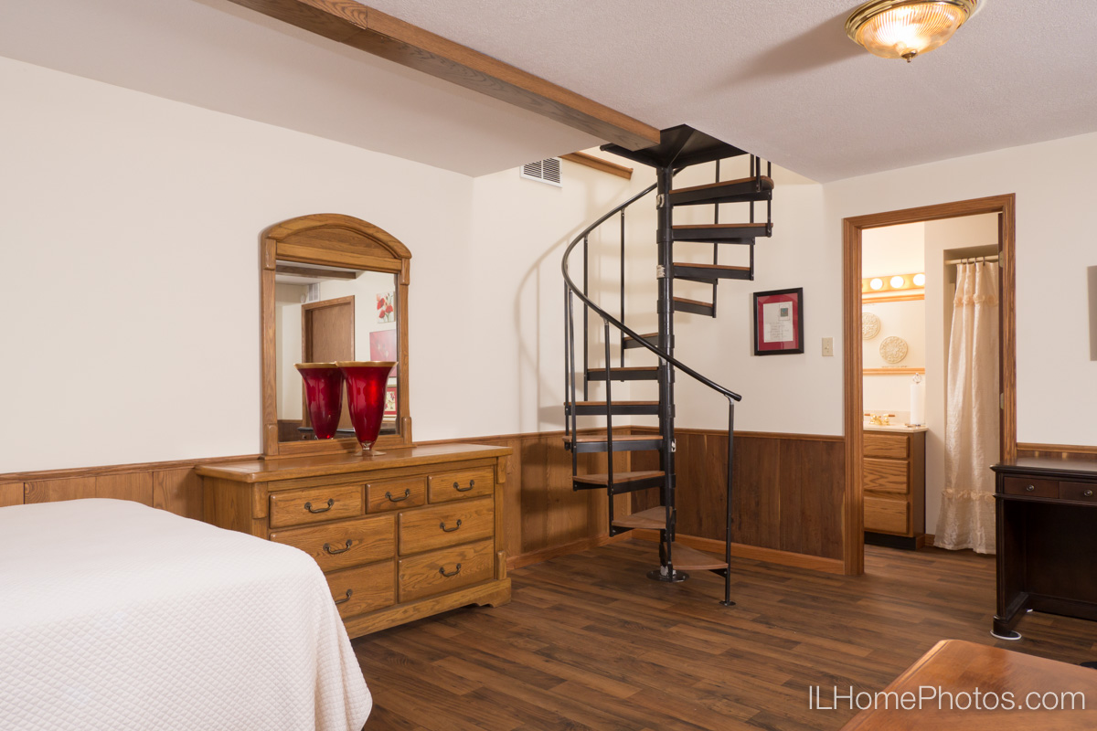 Interior bedroom photograph for real estate in Elkhart, IL :: Illinois Home Photography by Michael Gowin, Lincoln, IL