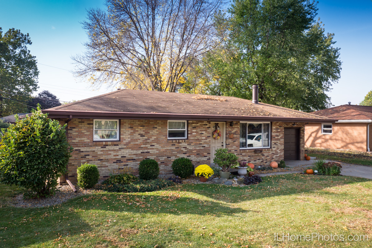 Exterior home photograph for real estate in Morton, IL :: Illinois Home Photography by Michael Gowin, Lincoln, IL
