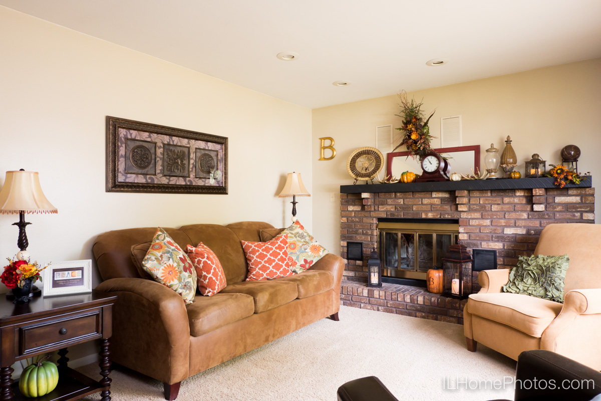 Interior living room photograph for real estate in Morton, IL :: Illinois Home Photography by Michael Gowin, Lincoln, IL