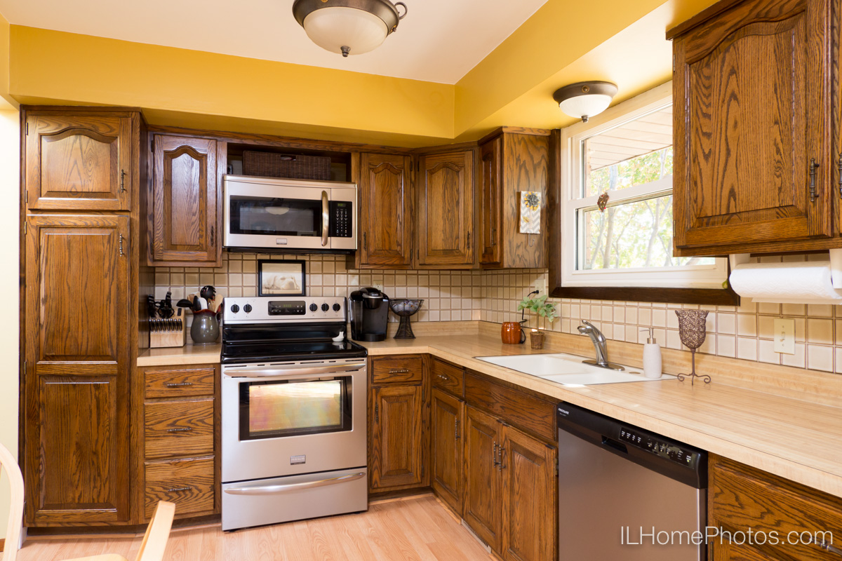 Interior kitchen photograph for real estate in Morton, IL :: Illinois Home Photography by Michael Gowin, Lincoln, IL