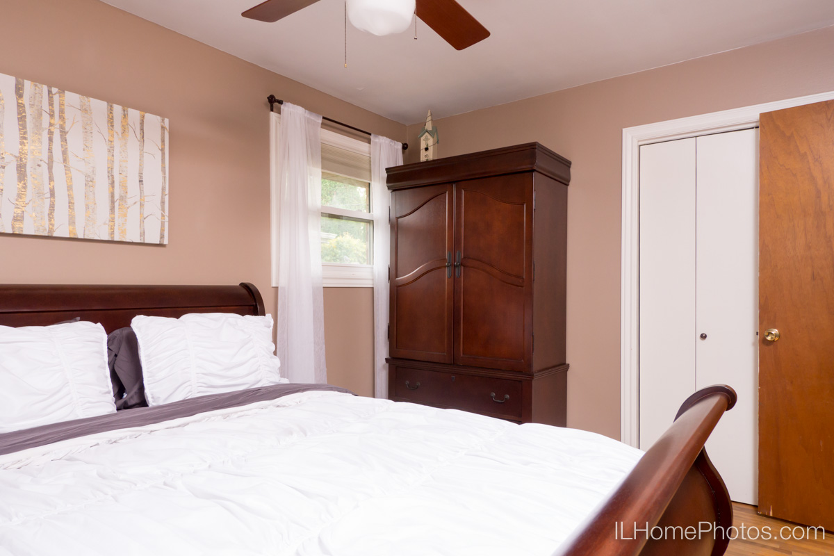 Interior bedroom photograph for real estate in Morton, IL :: Illinois Home Photography by Michael Gowin, Lincoln, IL