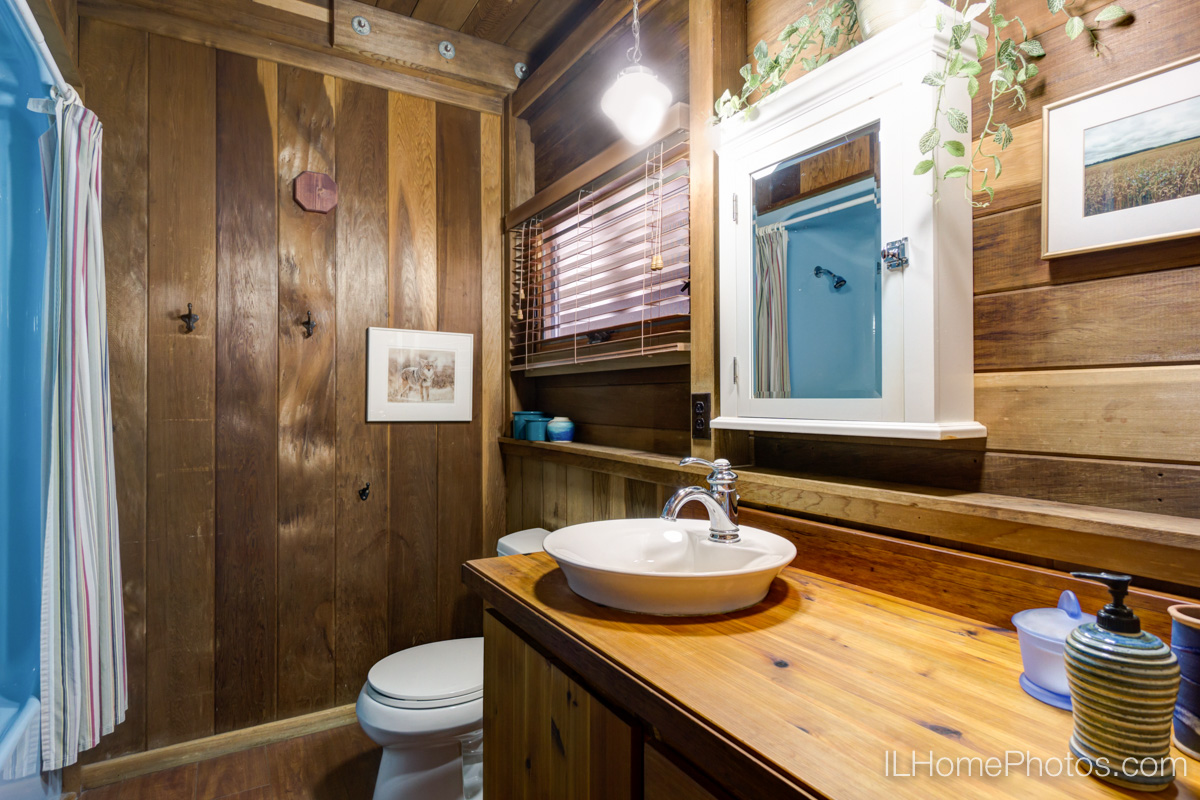 Interior bathroom photograph for real estate, Cuba, IL :: Illinois Home Photography by Michael Gowin, Lincoln, IL