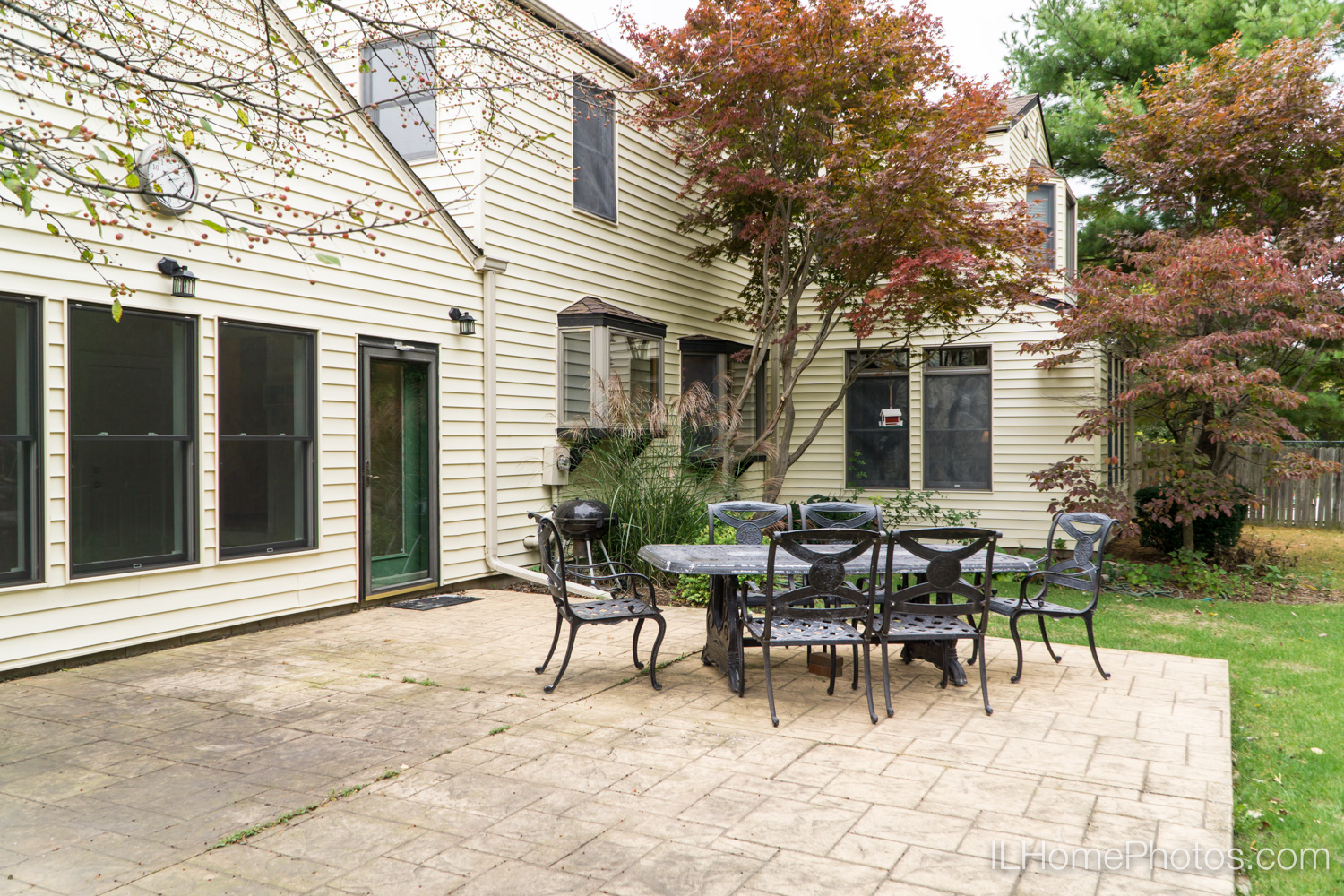 Exterior home photograph for real estate in Peoria, IL :: Illinois Home Photography by Michael Gowin, Lincoln, IL