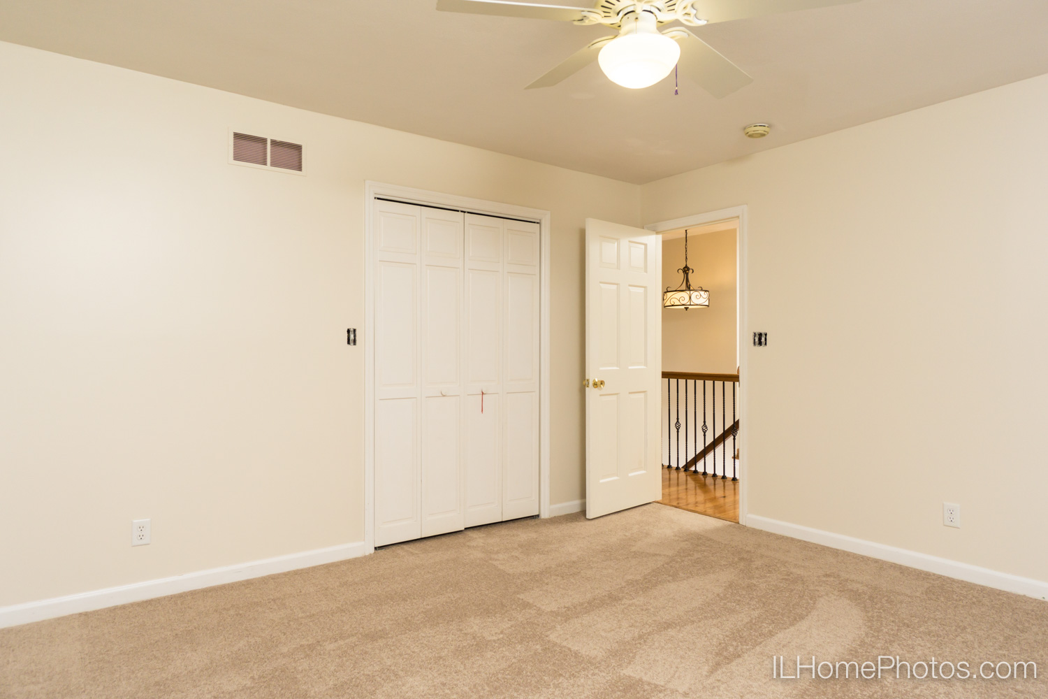 Interior bedroom photograph for real estate in Peoria, IL :: Illinois Home Photography by Michael Gowin, Lincoln, IL