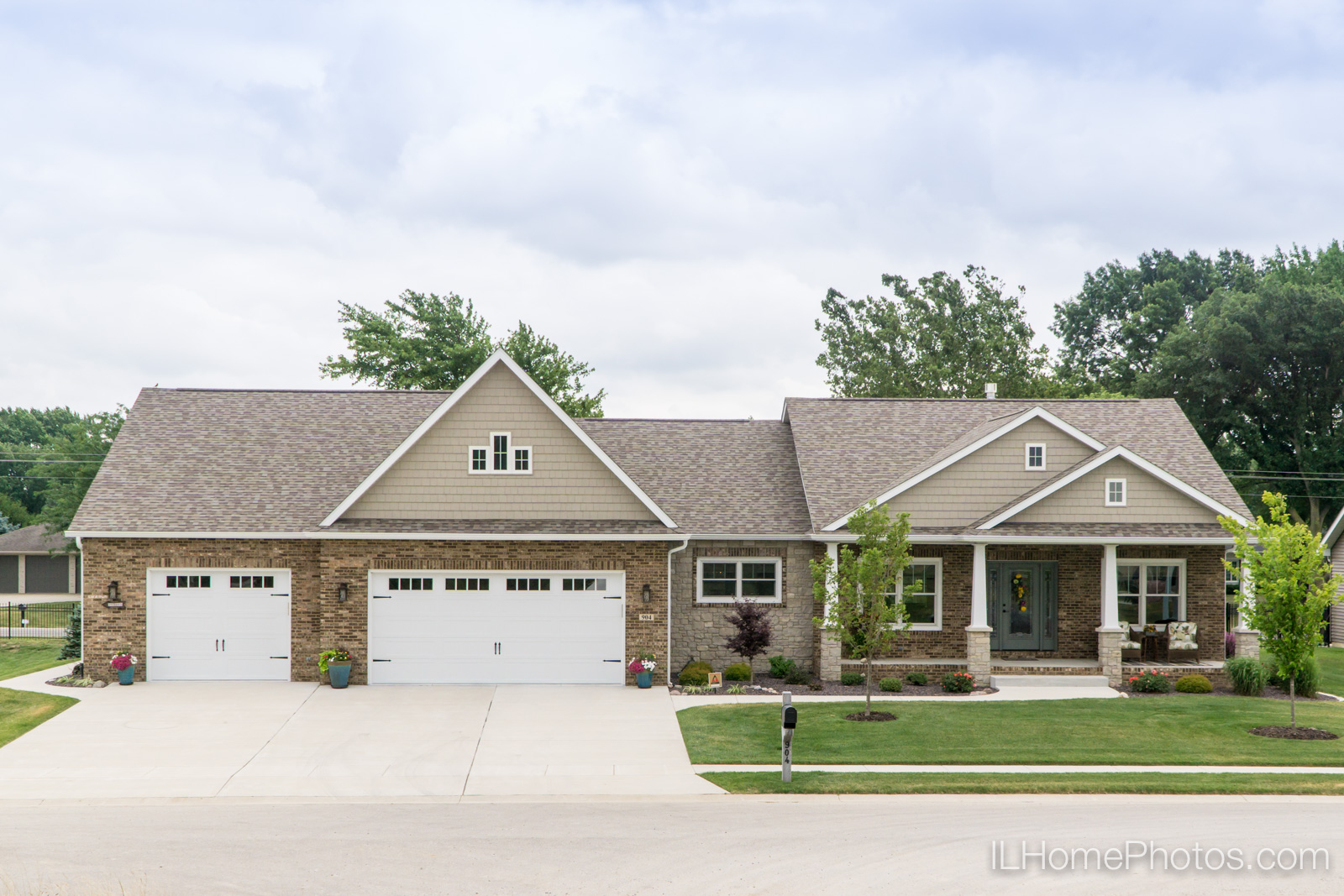 Exterior home photograph for real estate in Springfield, IL :: Illinois Home Photography by Michael Gowin, Lincoln, IL