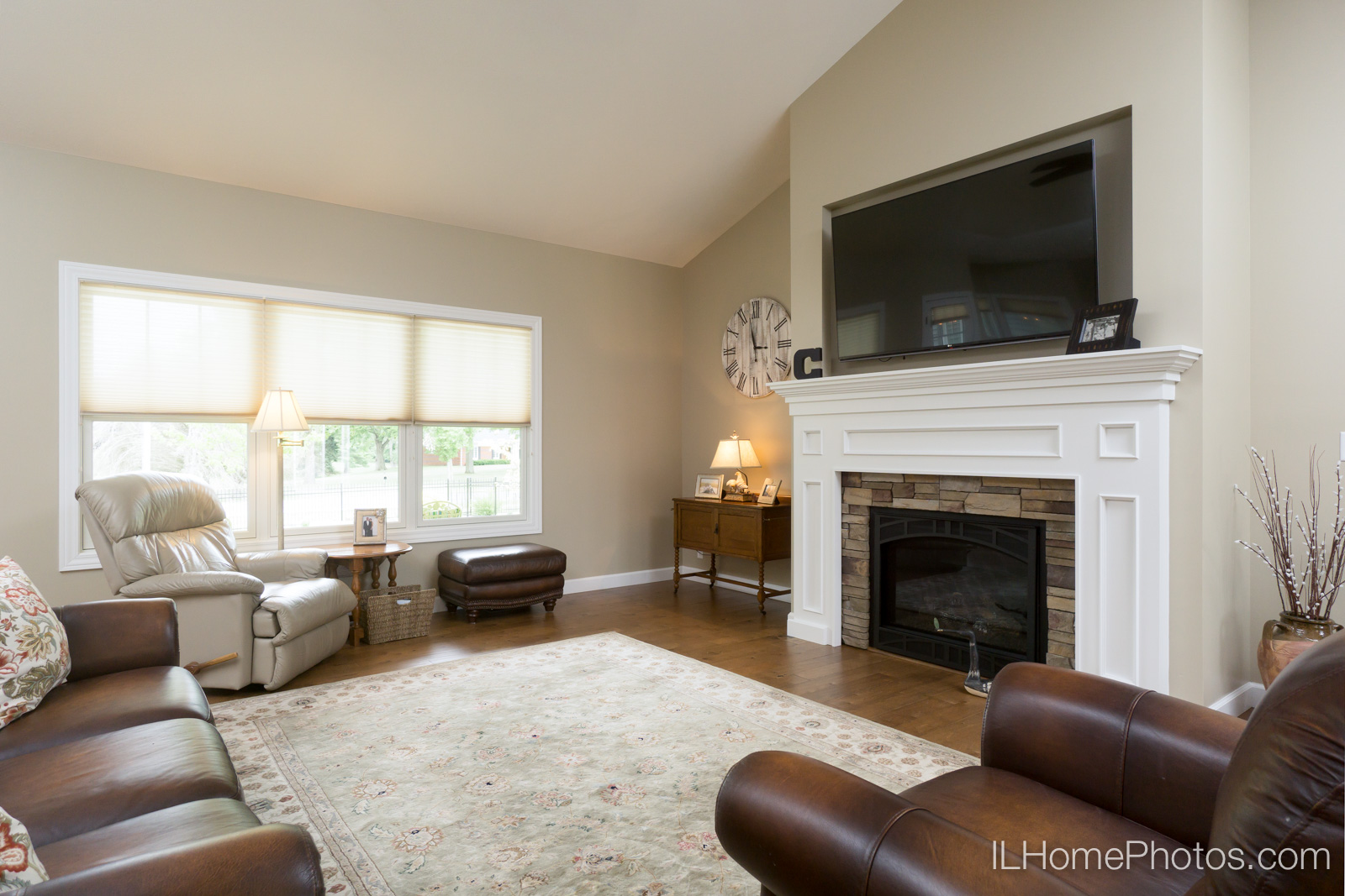 Interior living room photograph for real estate in Springfield, IL :: Illinois Home Photography by Michael Gowin, Lincoln, IL