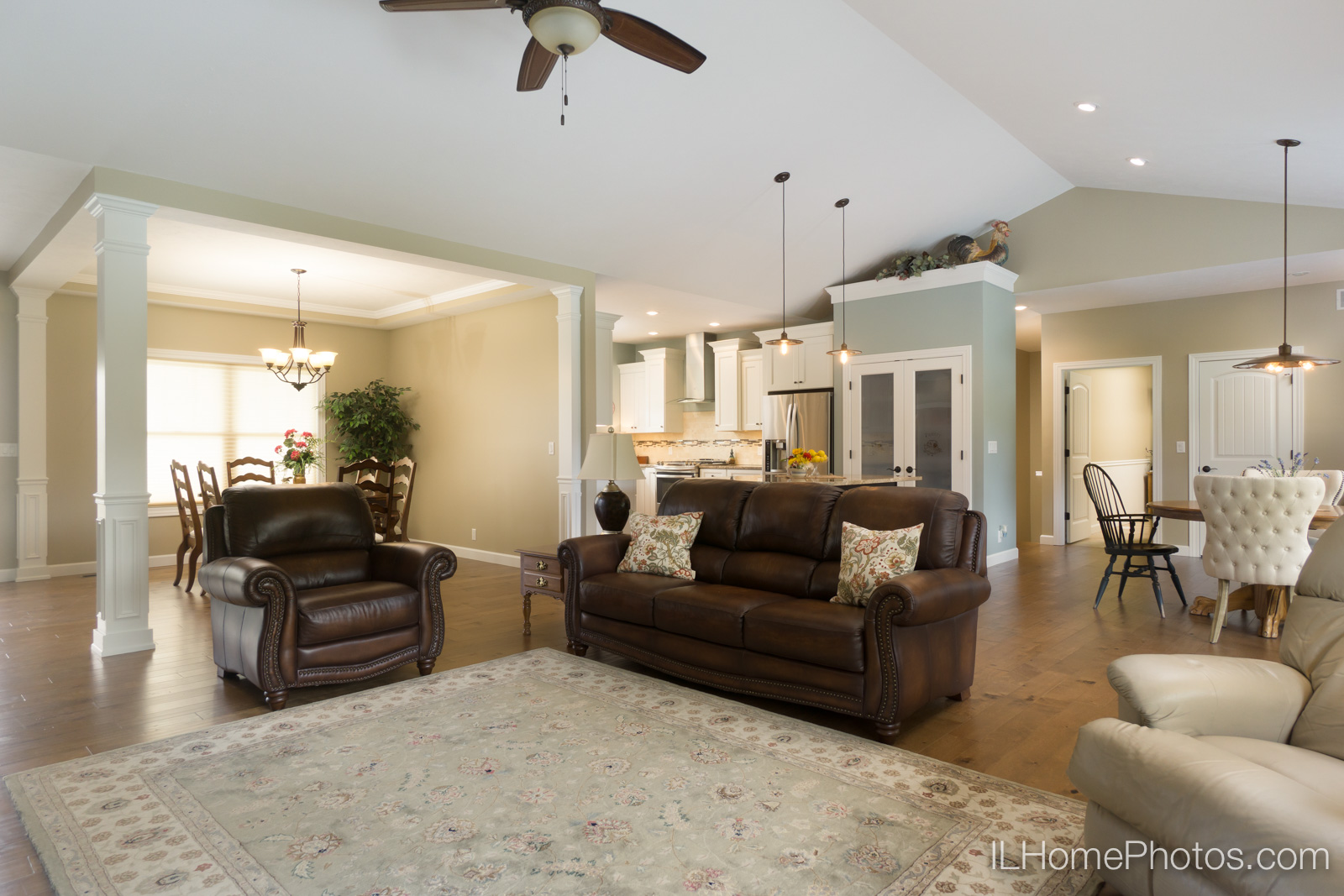 Interior living room photograph for real estate in Springfield, IL :: Illinois Home Photography by Michael Gowin, Lincoln, IL