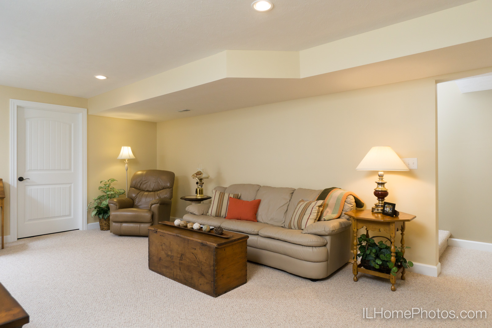 Interior family room photograph for real estate in Springfield, IL :: Illinois Home Photography by Michael Gowin, Lincoln, IL