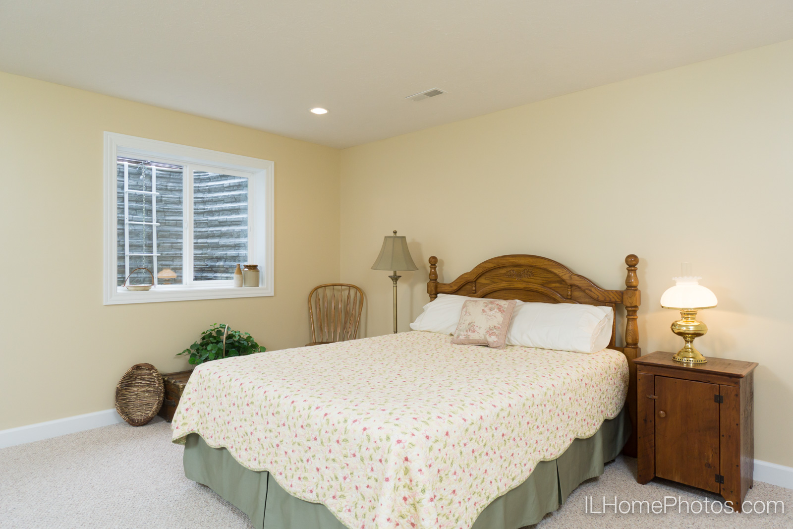 Interior bedroom photograph for real estate in Springfield, IL :: Illinois Home Photography by Michael Gowin, Lincoln, IL