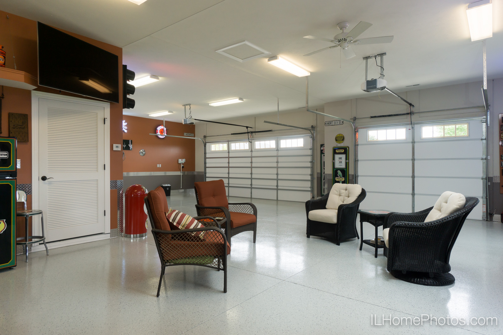 Interior garage and workshop photograph for real estate in Springfield, IL :: Illinois Home Photography by Michael Gowin, Lincoln, IL