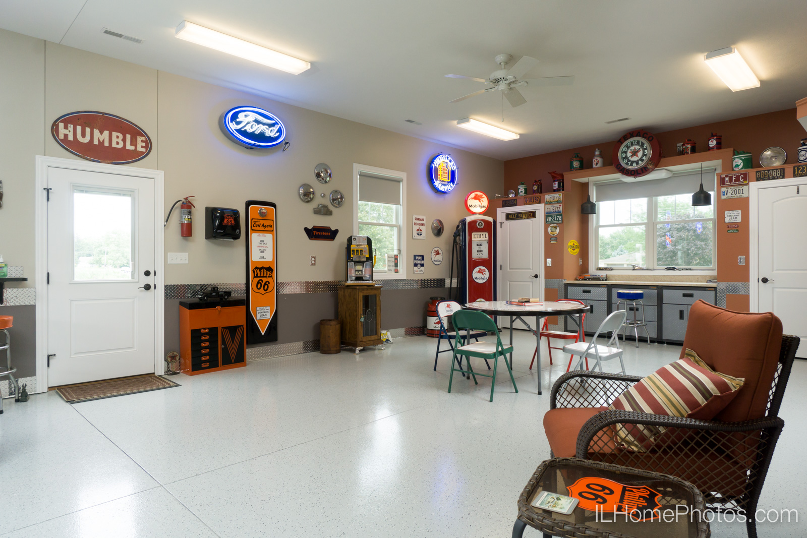Interior garage and workshop photograph for real estate in Springfield, IL :: Illinois Home Photography by Michael Gowin, Lincoln, IL