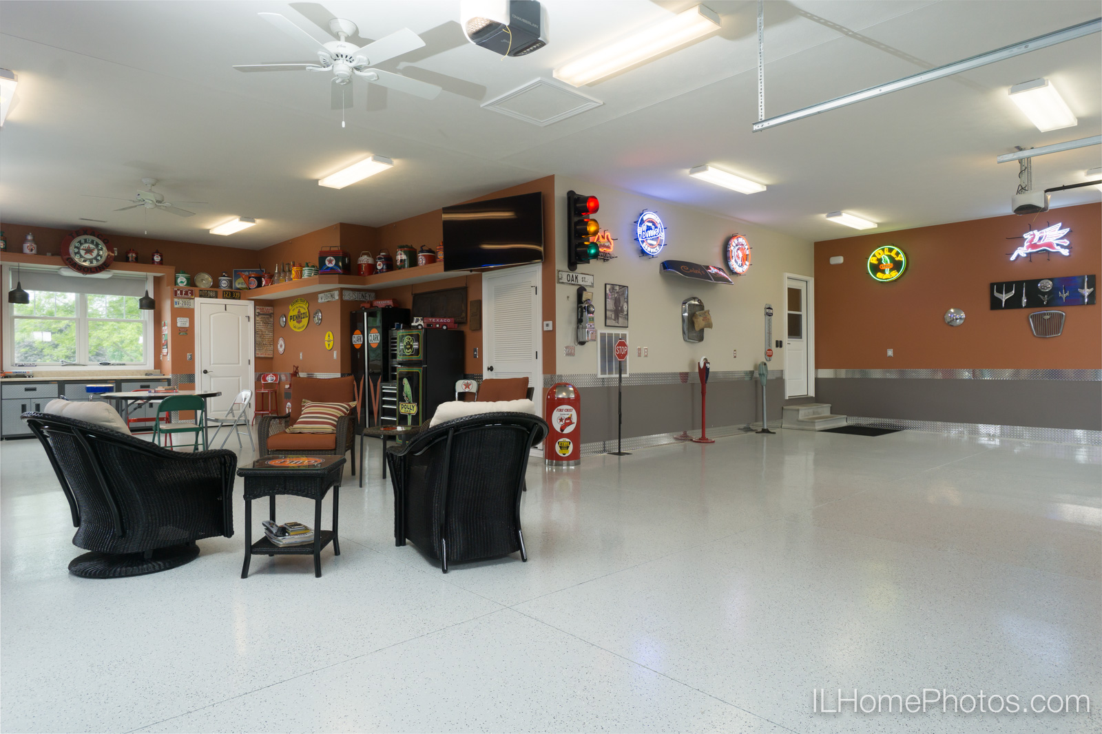Interior garage and workshop photograph for real estate in Springfield, IL :: Illinois Home Photography by Michael Gowin, Lincoln, IL