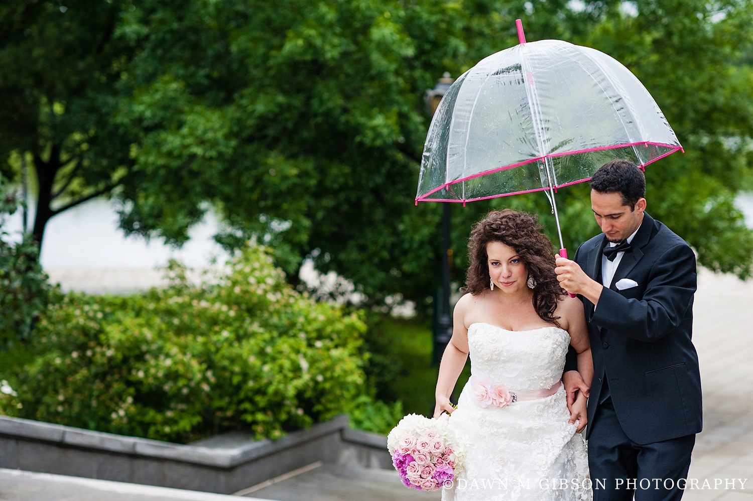 RainyDayBuffaloWNYWeddingPhotographer_DawnMGibson_LE5.jpg