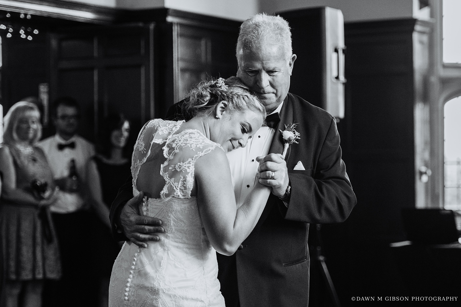 buffalo_wny_rochester_wedding_photographer_dawnmgibsonphotography_strathallan_colgate_rochester_divinity_rochester_wedding_venues_0081.jpg