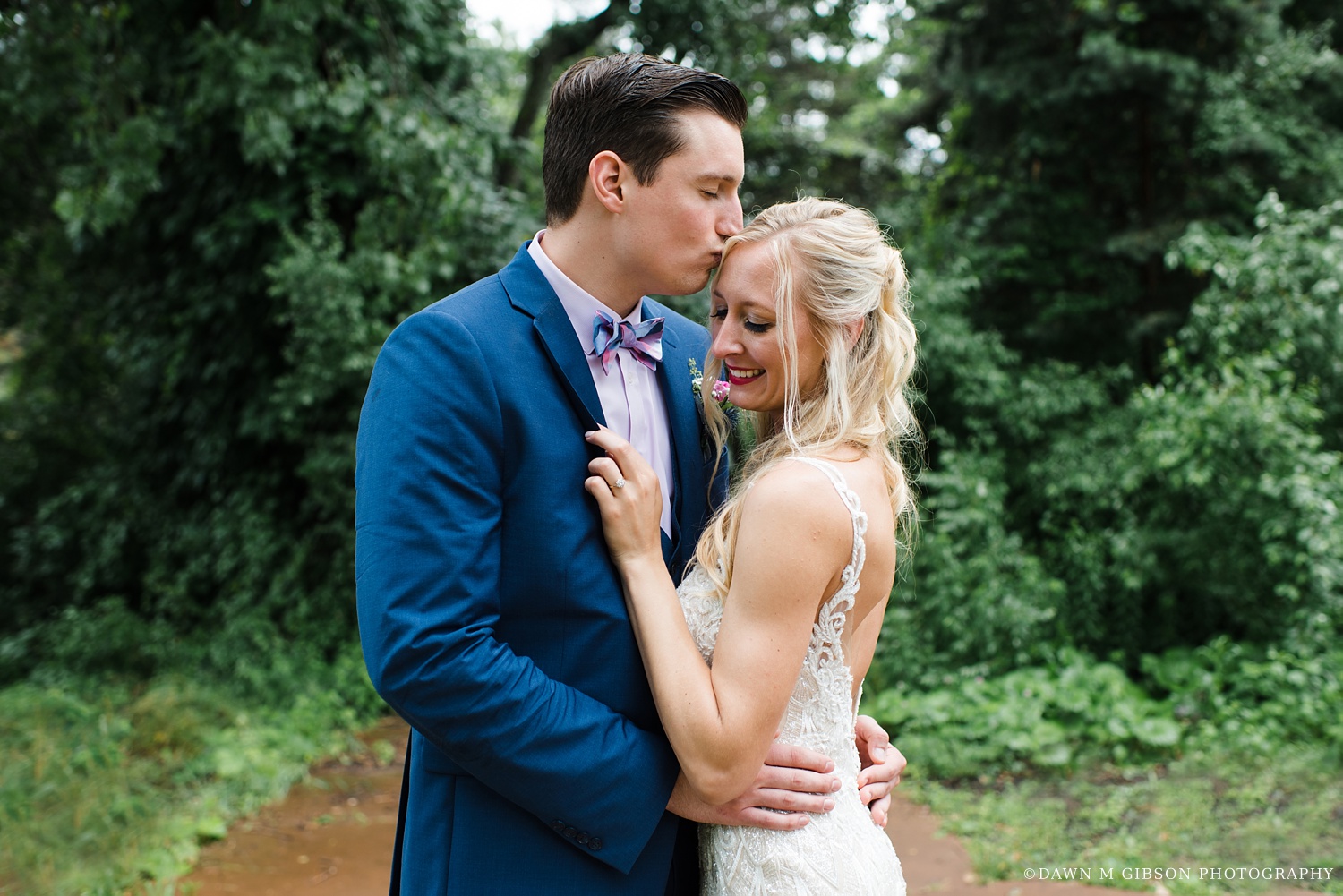 buffalo_newyork_wedding_photographer_dawnmgibsonphoto_elmwoodvillage_airbnb_springlakewinery_elegantbackyardwedding_0031.jpg