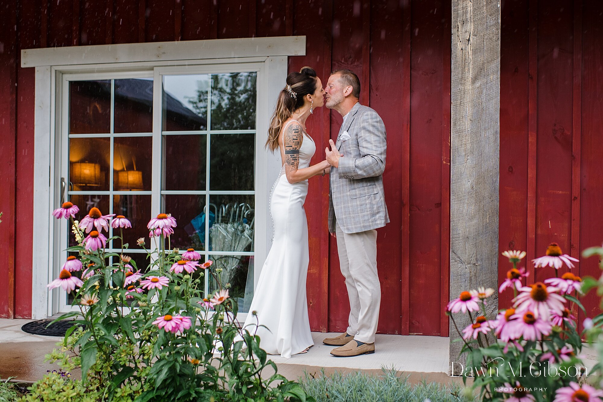 buffalo-new-york-wedding-photographer-backyard-wedding-ideas-dawnmgibsonphotography-emily-craig_0037.jpg