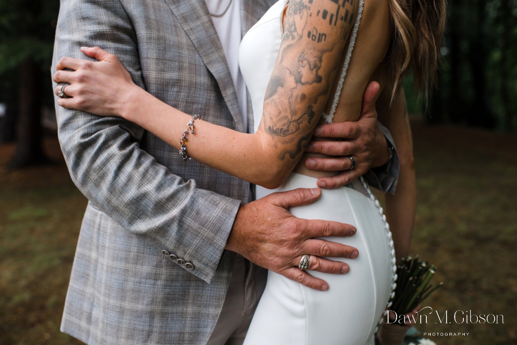 buffalo-new-york-wedding-photographer-backyard-wedding-ideas-dawnmgibsonphotography-emily-craig_0068.jpg