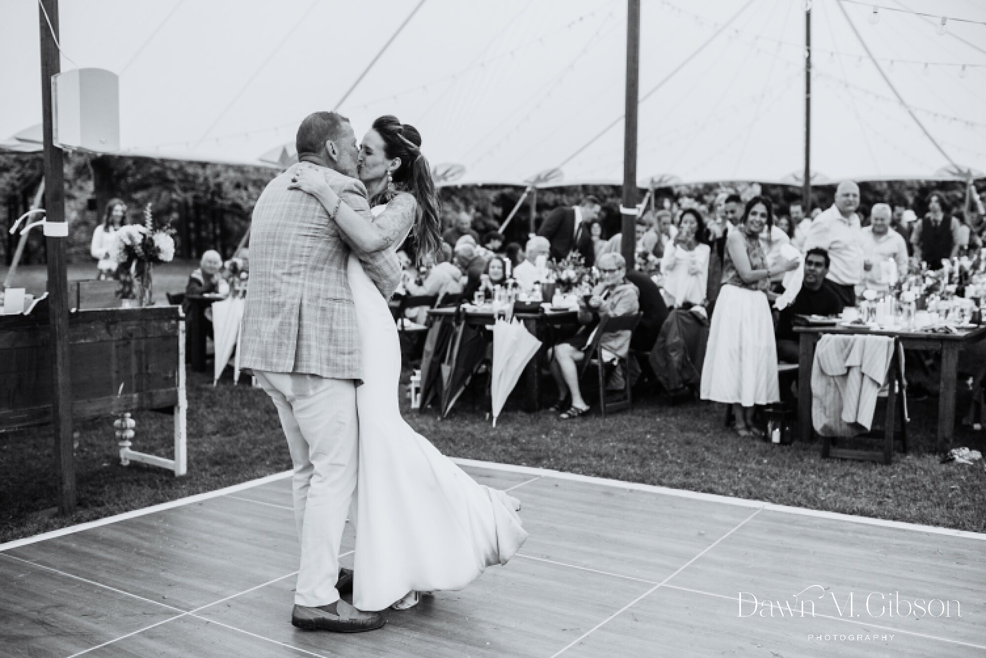 buffalo-new-york-wedding-photographer-backyard-wedding-ideas-dawnmgibsonphotography-emily-craig_0097.jpg