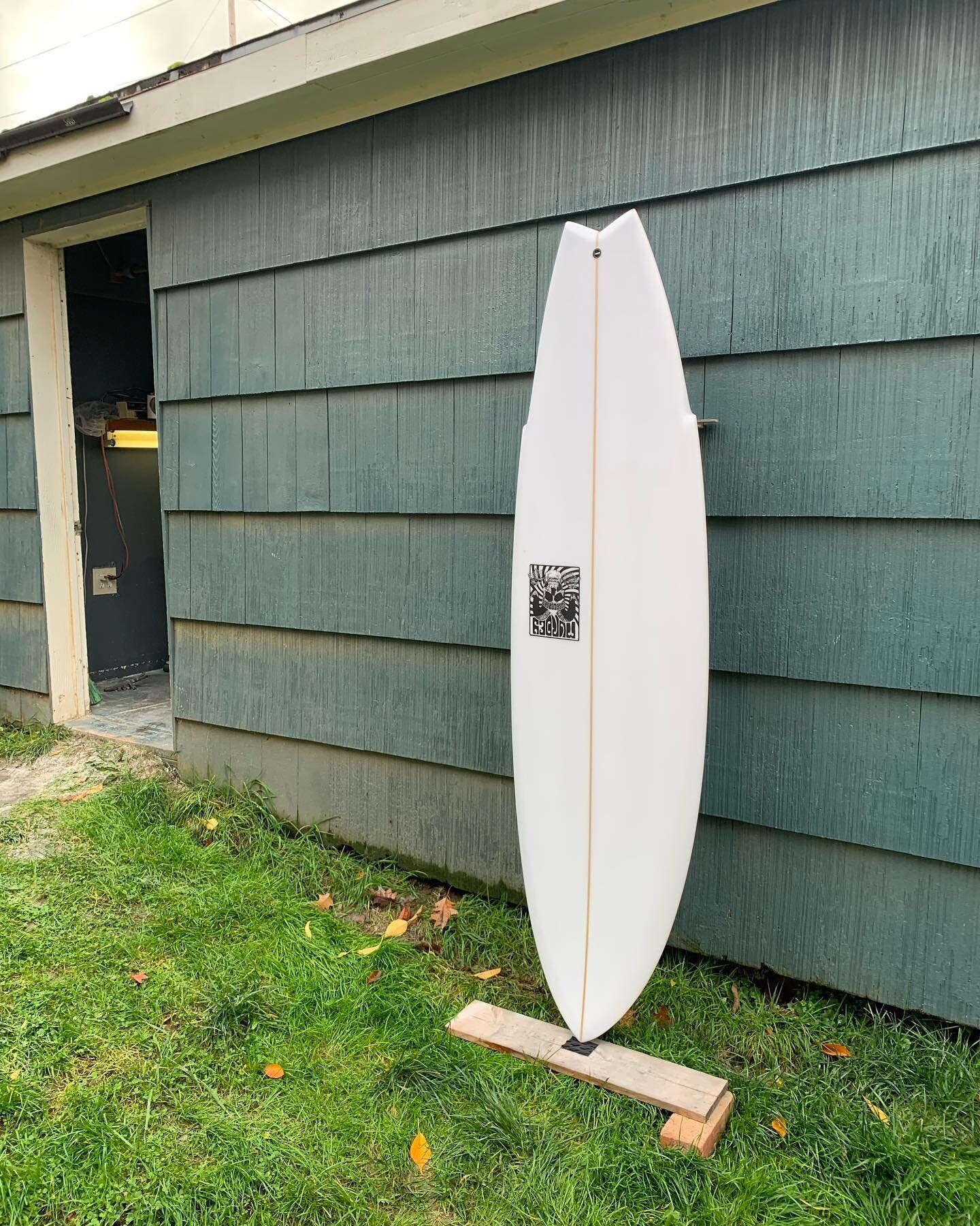 6&rsquo;4&rdquo; x 20 3/4&rdquo; x 2 3/4&rdquo; custom wing swallow for Damon with a cool back story: 
He brought in a older 6&rsquo;8&rdquo; winged bat tail from legendary shaper Robbie Dick that he liked but wanted to go a bit smaller but with the 