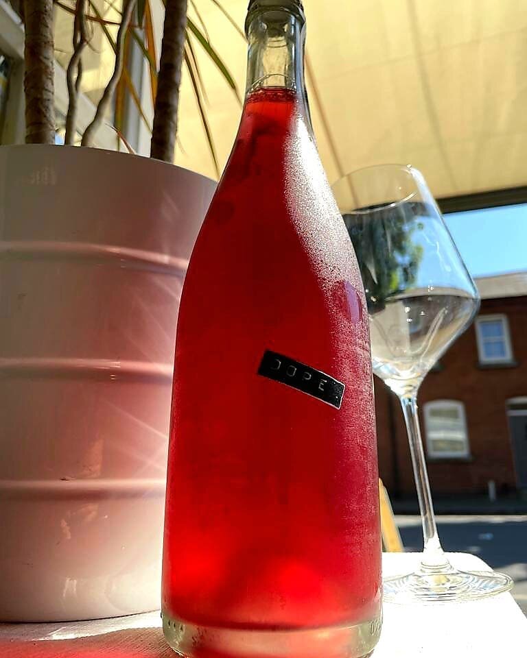 Long live sunshine! If you're planning a cool down for the afternoon, we have a great selection of ros&egrave;s, or pop by for a glass and chill out on our funky deckchairs! Open til 8!

#ros&eacute; #summerwine #chillout #roseday #mondayvibes #summe