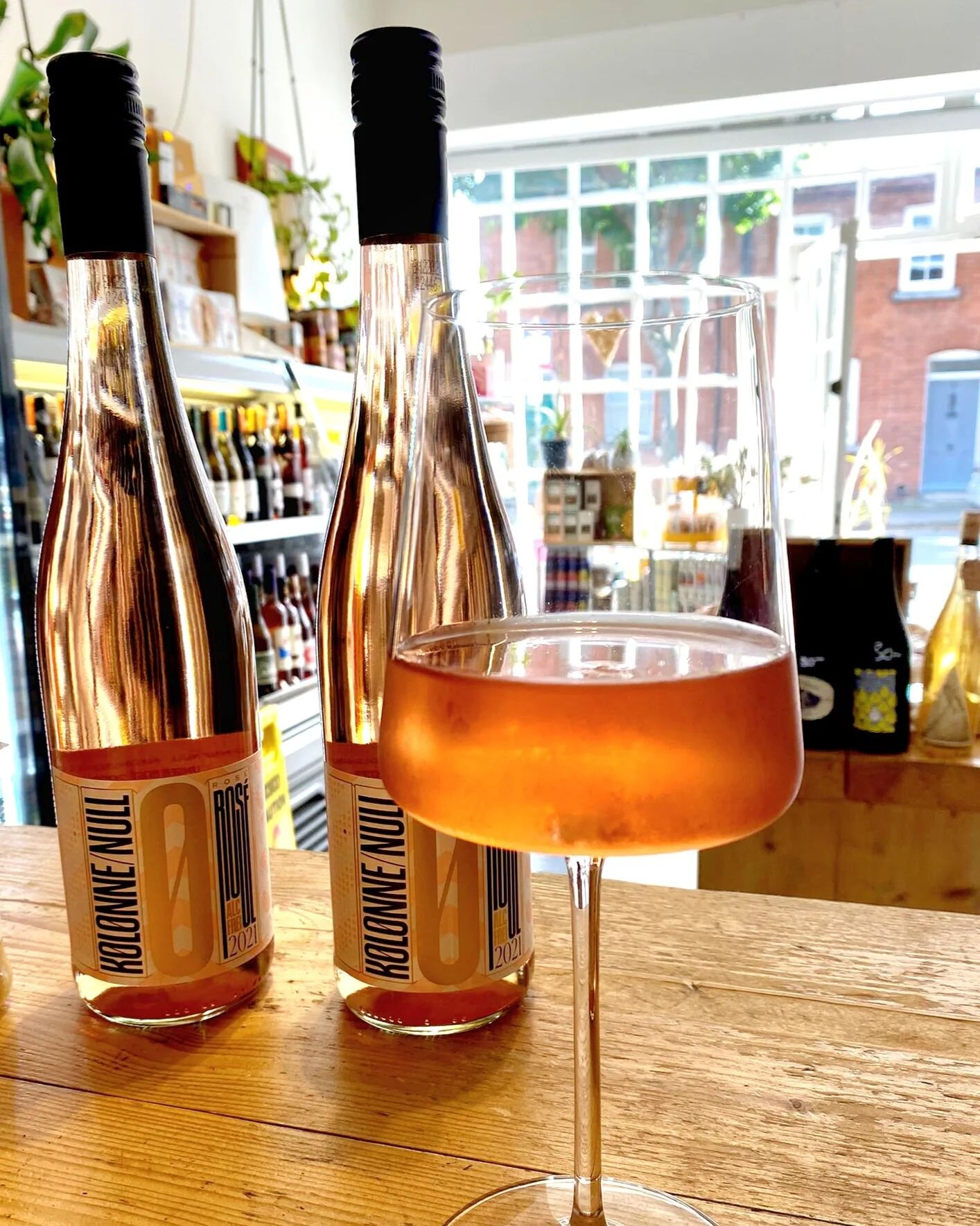 In need of a pick me up that won't result in a sore head? Kolonne Null Ros&egrave; is fragrant, floral and fresh! Ideal to start your week the no alcohol way!

#organicwine #winebar #ros&egrave; #nonalcoholic #zeroalcohol #delicious #summervibes #mon