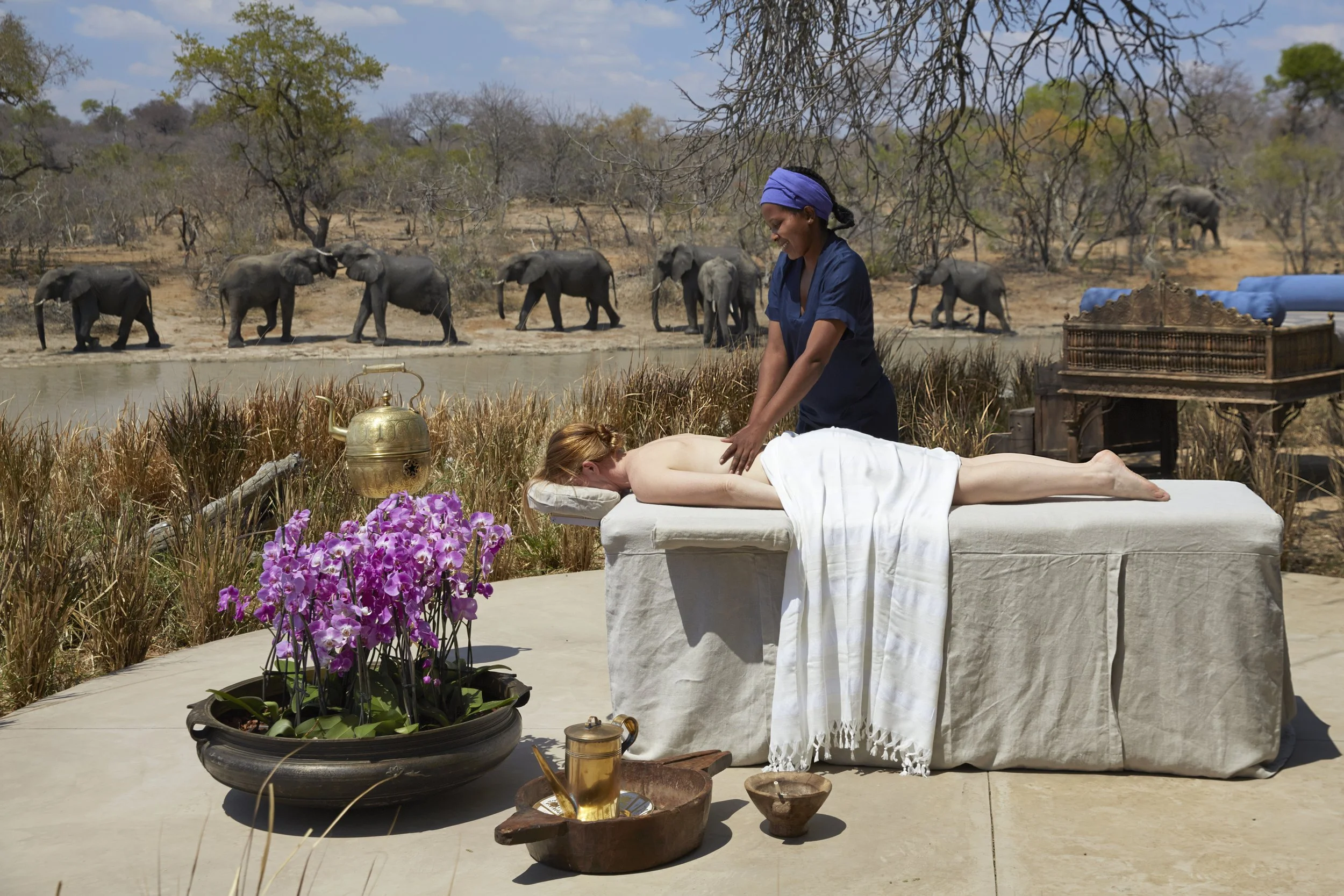 K KUBILI MASSAGE WITHE ELLIES.jpg
