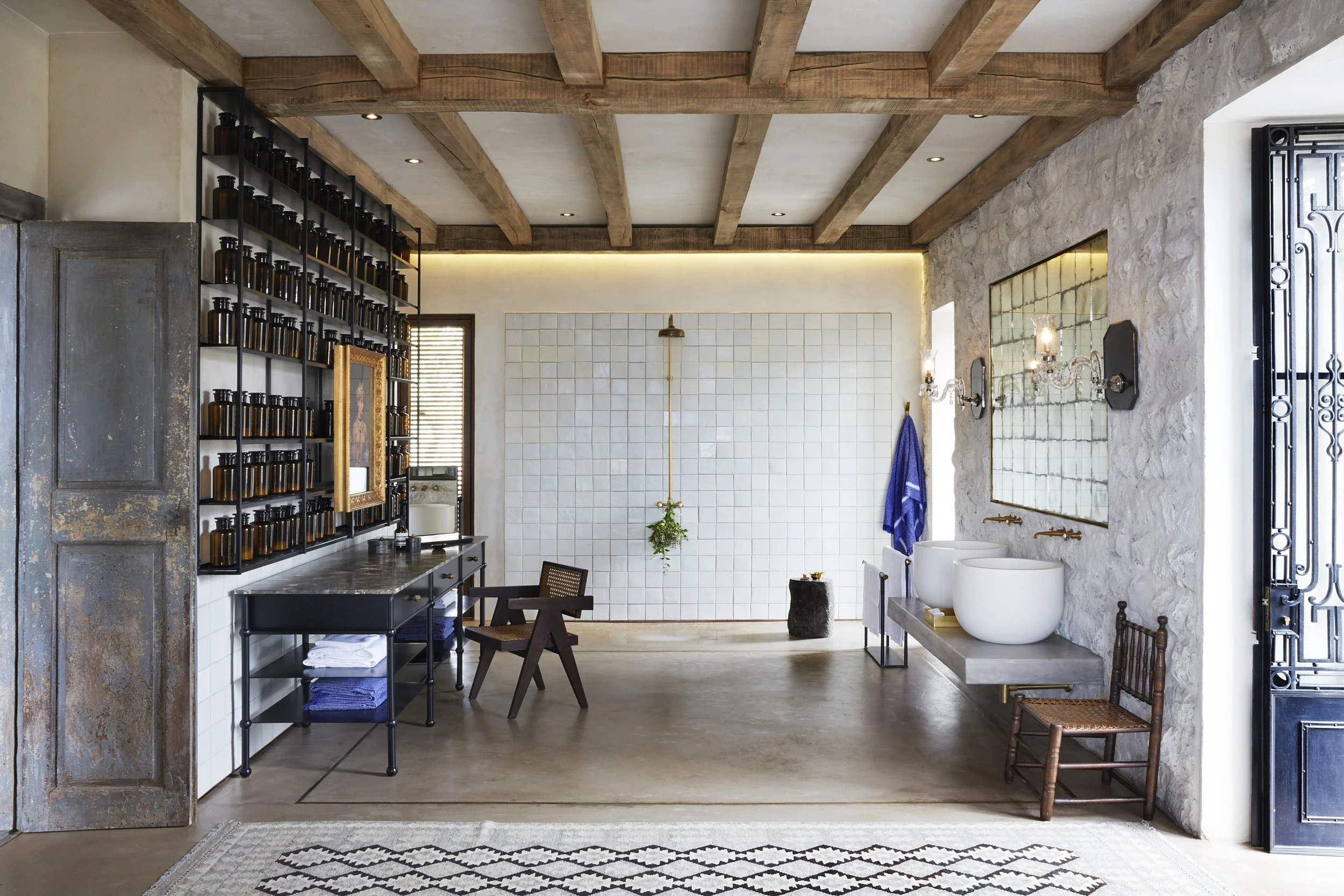 KUBILI VILLA WIDE BATHROOM.jpg